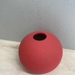 【未使用】マットな赤いフラワーベース 花瓶 