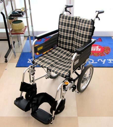 MiKi/ミキ 車いす スキット2 SKT-2 コンパクト 介助用 背折れ付き ブレーキ付き エアタイヤ 車椅子