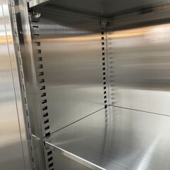 ステンレス 保管庫　扉付　可動式棚板3枚　鍵2本付