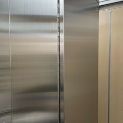 ステンレス 保管庫　扉付　可動式棚板3枚　鍵2本付