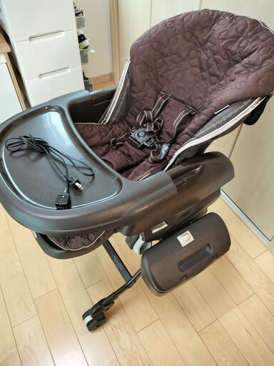 値下げしました!】コンビ ネムリラ オートスイングと乳児用おもちゃ1点