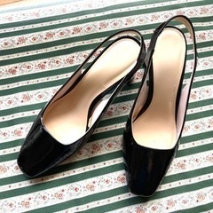素敵な黒チャンキーヒールパンプス⭐︎エナメル婦人靴25GU