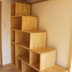 部屋天井から屋上へ行ける勝手口を作ってくれる業者さん。連絡お待ち...