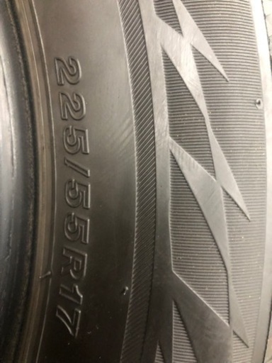 225/55R17 スタッドレス　vrx2 バリ溝2019年製