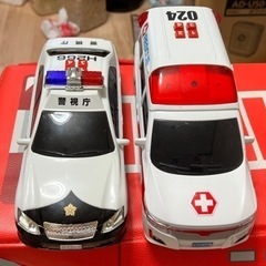 決まりました)救急車とパトカー