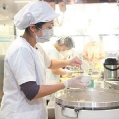 【保育園給食の調理師】8:30～16:45／残業なし／土日祝休／...