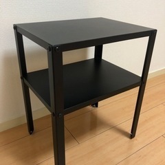 【ネット決済】IKEA ベッドサイドテーブル KNARREVIK...