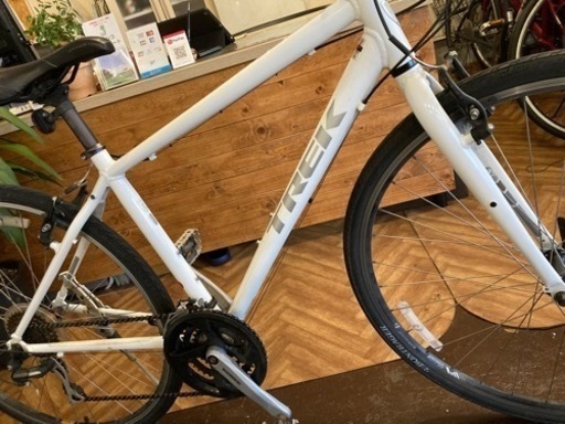 TREK FX7.2アルミフレーム】700×32c 24段変速 クロスバイク ホワイト