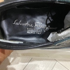 フェラガモ　スニーカー　靴