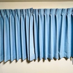 青い遮光カーテン