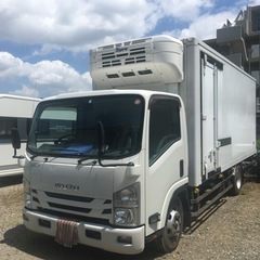 いすゞトラック(冷凍・冷蔵二層式)