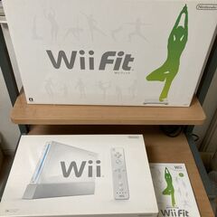 【セット】Wii本体　と　WiiFit　ソフト２本セット