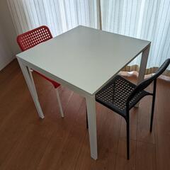 IKEA　2人用ダイニングテーブル　椅子2脚付き