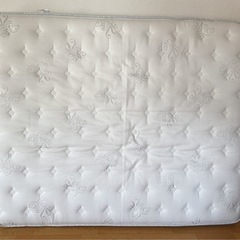 まだまだ美品ののベッドです。クイーンです。