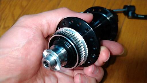 shimano FH-M8000 QR32H 未使用。