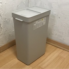 IKEA フタ付きゴミ箱　HALLBAR ホルバル　35L