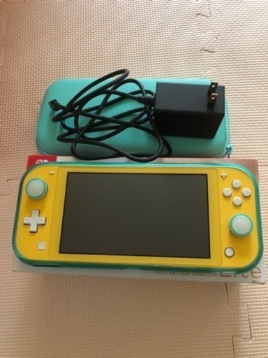 ニンテンドースイッチライト　イエローとケース付き