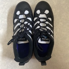 adidas スニーカー