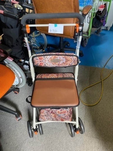 ^_^  手押し車　　シルバーカー　ブレーキ付き　小型です