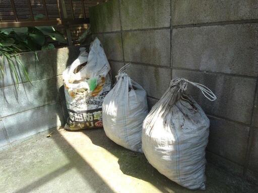 防犯ジャリ防草ジャリ砂利アイリスオーヤマ40リットル2個 エコライフ 荻窪のその他の中古あげます 譲ります ジモティーで不用品の処分 防犯ジャリ防草ジャリ砂利アイリスオーヤマ40リットル2個 エコライフ 荻窪のその他の中古あげます 譲ります ジモティーで不用品の処分