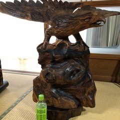 鷲の木彫置物を3,000円でお譲りします
