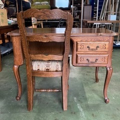 ○ 西洋家具、ルーマニア、片袖机と椅子、デスク、三越ブルージュ