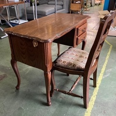 ○ 西洋家具、ルーマニア、片袖机と椅子、デスク、三越ブルージュ