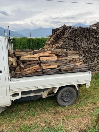 針葉樹　マキ　薪　軽トラ山盛り　すぐ燃やせます 針葉樹 薪 まき 軽トラ山盛り
