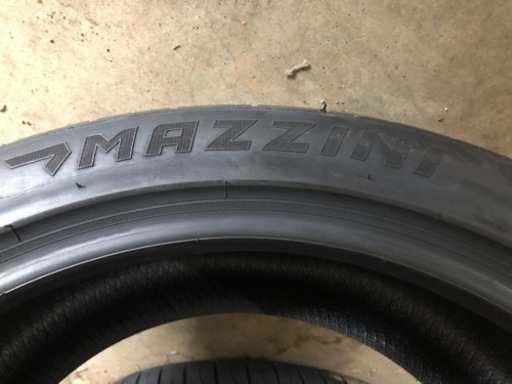 車のパーツ マジーニ 275/40R20 2021年製 使用わずか 4本セット 美品