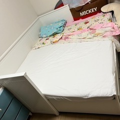 IKEAベッド　マットレス2枚付き