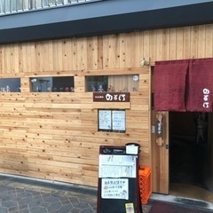 居酒屋のキッチンスタッフ　ホールスタッフ