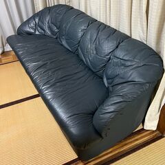 3人掛けソファ　中古（合成皮革、紺）