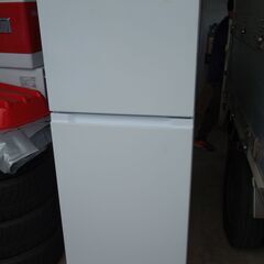 取引中【2021年製】お洒落なホワイト236L　冷凍冷蔵庫　【使...