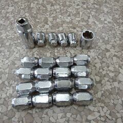 プリウスα 18インチホイール&タイヤ４本セット 