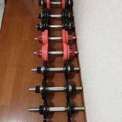 ダンベル、フラットベンチ、バーベルのセット