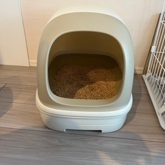 【受け渡し予定】猫トイレ　猫砂とシステムトイレシート