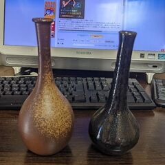 黒とゴールドの花瓶