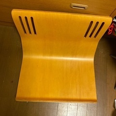 木製の座椅子ワイドなタイプ