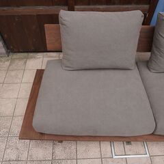 関家具発のブランドNIPPONAIRE(ニッポネア)のNUSI(ヌシ)3シーターローソファです。天井への解放感が感じられる3人掛けソファ。北欧スタイルやナチュラルテイスト、和モダンにもオススメです♪CH308