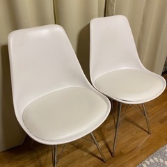 素敵な椅子　白2脚セット美品