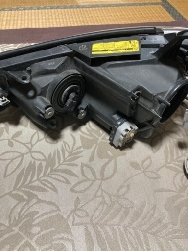 トヨタ エスティマ ヘッドライト右