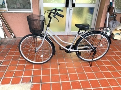自転車　ママチャリ　シルバー　鍵　カゴ　ライト　キャリア　ダブルループフレーム