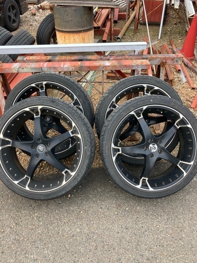 タイヤ　ホイール　22インチ　265/35r22