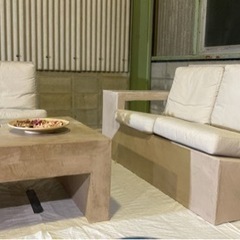 オーダーメイドのコンクリート家具を販売しています。