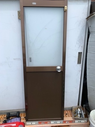決まりました　アルミサッシドア　中古