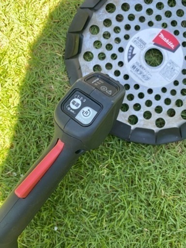 【マキタ 草刈機 数回使用のみ ジズライザープロエアー(際刈り等)付き】MUR190SD マキタ 草刈機 数回使用のみ ジズライザープロエアー(際刈り等)付き