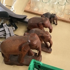タイで買った象の木彫りの置物