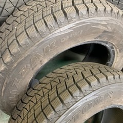 215/65R16スタッドレスタイヤ4本セットです。