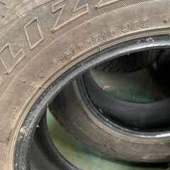 215/65R16スタッドレスタイヤ4本セットです。