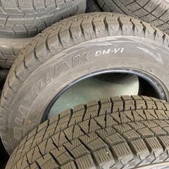 215/65R16スタッドレスタイヤ4本セットです。